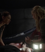 the100s1e07_0098.jpg