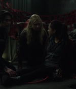 the100s1e13_0122.jpg